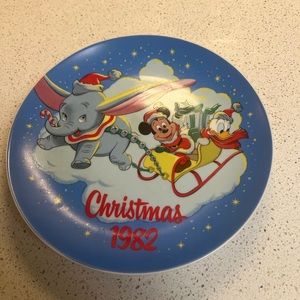 Beautiful Disney 1982 Christmas Limited Edition Numbered Collector Plate